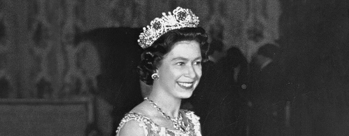 Il mondo dice addio alla Regina Elisabetta