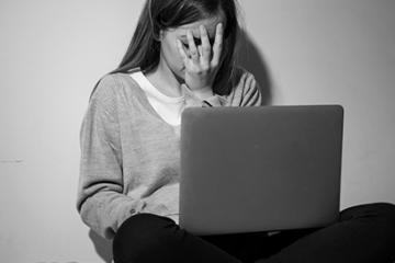 Cyberbullismo, una legge che finalmente si concentra su cause ed effetti del fenomeno.