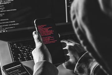 Furto di dati alla Pubblica Amministrazione: hacker in manette